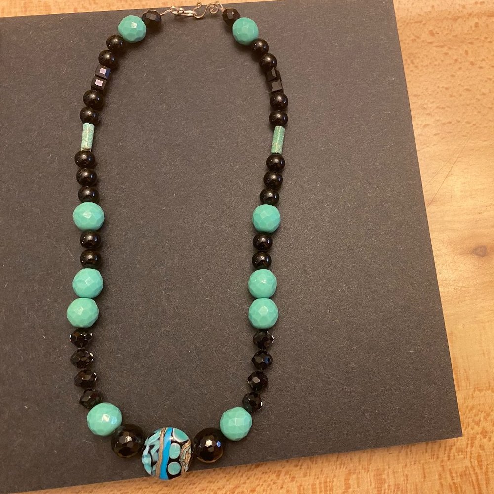 Handmade Brand New Beautiful Beaded 18" Necklace - Picture 2 of 8